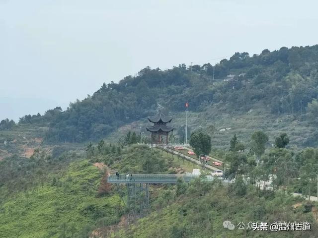 这处以玻璃栈道、落日观景和悬崖木亭而闻名的网红地，你可去过