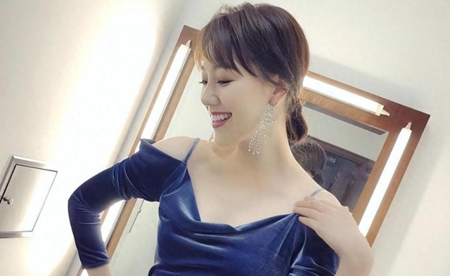 讨好大佬，陪睡上位，遭央视“开除”	，她身上的标签哪个才是真的