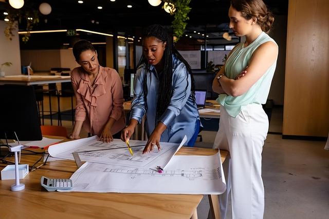 平面设计专业未来前景大揭秘！是“坑”还是“香饽饽”？