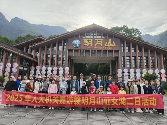 明月山进入秋冬旅游旺季，3000人旅行团畅游山水美景！