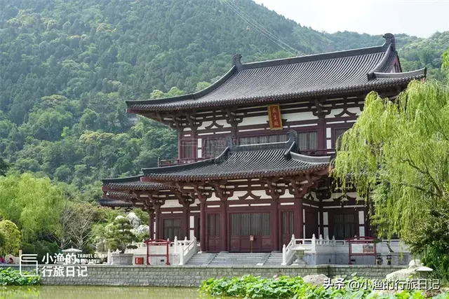 OK，西安华清池里的杨贵妃雕像“穿”上秋裤了！