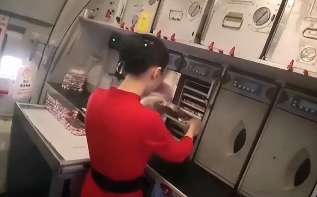 刁难乘务员的宋某"社会性死亡"：更多黑料被扒，曾有空姐被逼辞职
