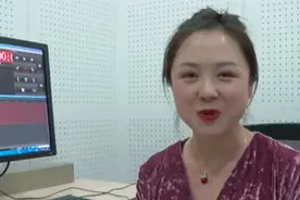 青岛女主持人赵妍阴阳怪气嘲讽情侣，青岛官方评论区沦陷图片