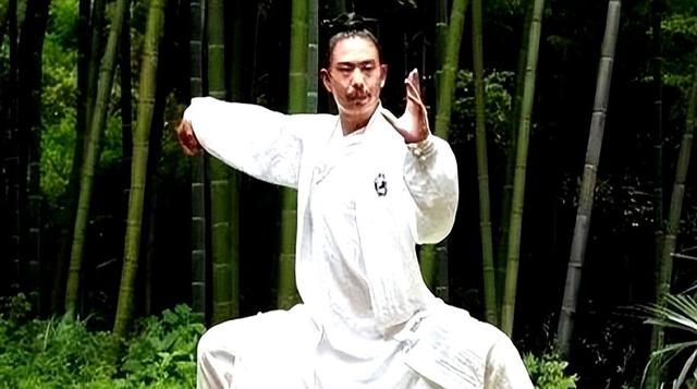 练太极拳，腿部为什么不能蹬直？