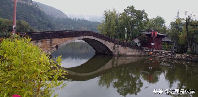 乘旅游专线游丽江的观音峡