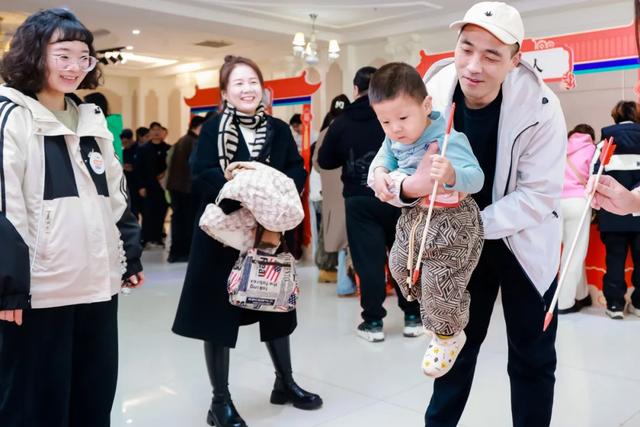 春节家宴、4亿补贴、新春礼盒......多重福利让司机师傅们开心过节！
