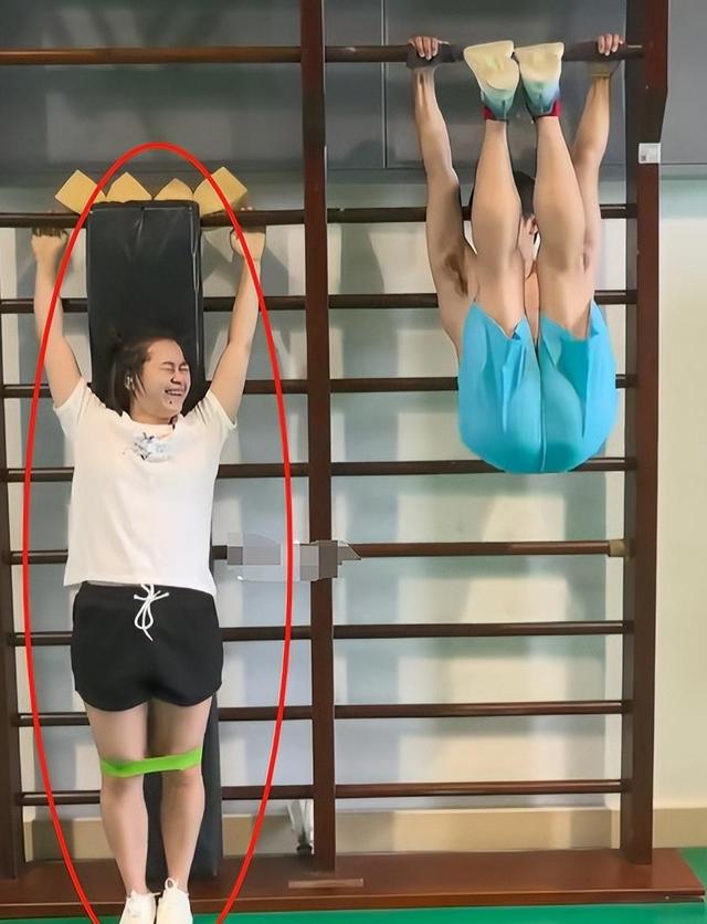 全红婵重返训练场，动作吃力瘫倒在地，恶心一幕出现，师兄遭牵连