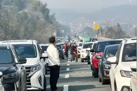 无数粤S堵在高速“上榜”！这些车全部被罚200扣6分！图片