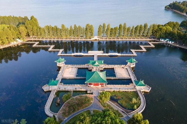 我心目中最治愈的 12 大湖泊，我把青海湖排在了第 4，泸沽湖第 9！