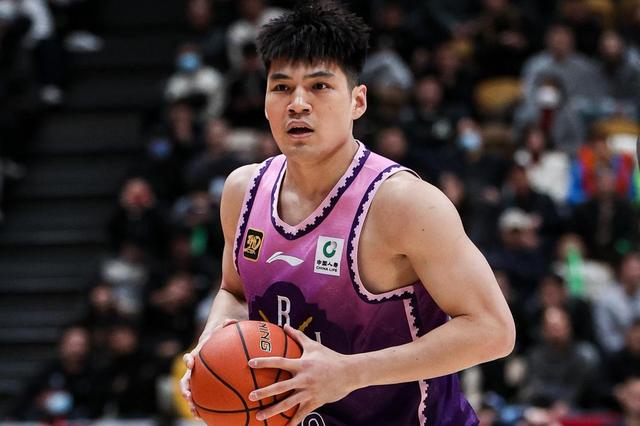 CBA三方交易完成！广东男篮签下2米10国手中锋，陈国豪转会广州！