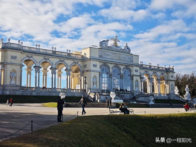 欧洲自由行之维也纳游记，华丽的宫殿与搞笑的地铁手动门