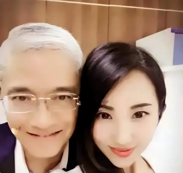 善恶终有报！包养空姐、算计其负债900万的郎咸平，如今自食恶果
