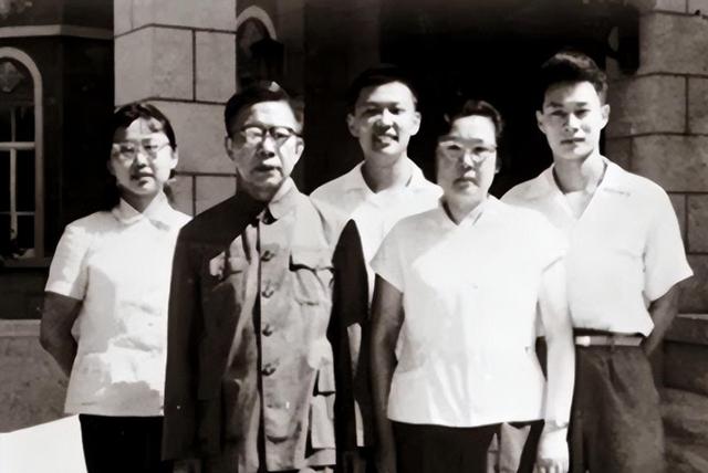 79年陆定一撰稿纪念周总理，人民日报想发表，陆：可以，但有条件