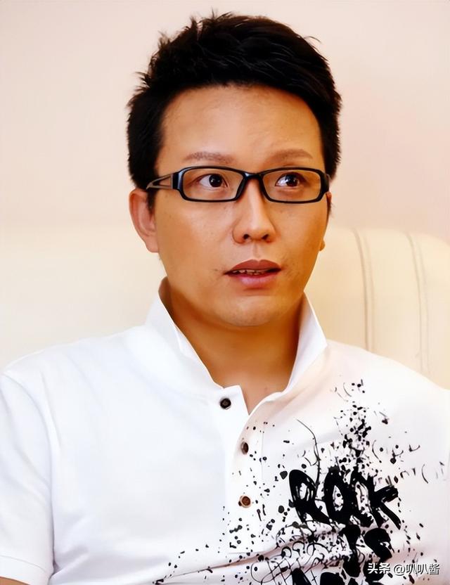 善恶终有报！47岁“跌落神坛”的李玉刚	，终是活成了“跳梁小丑”