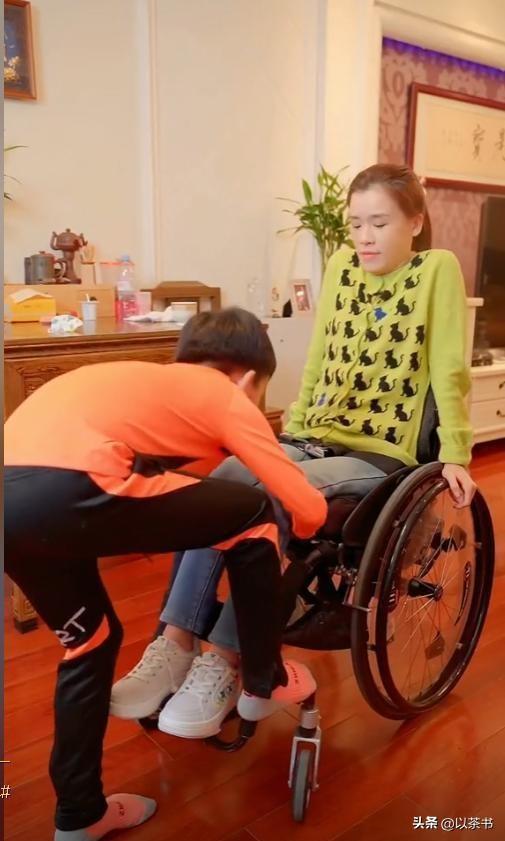 体操名将桑兰现状：瘫痪15年后嫁经纪人，婚后被丈夫和儿子宠上天