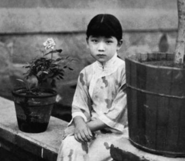 蒋介石唯一女儿有多美？先后嫁给他的“死敌”，晚年继承天价遗产