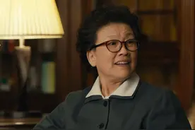 同样是演“女领导”，将宋春丽和张凯丽放在一起，差距就出来了图片