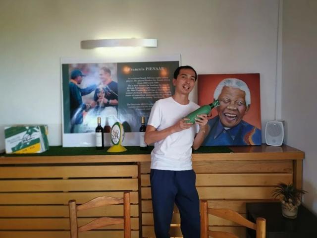 这个地方真奇葩！出门买菜带上百亿，一箱钱买不到一卷纸