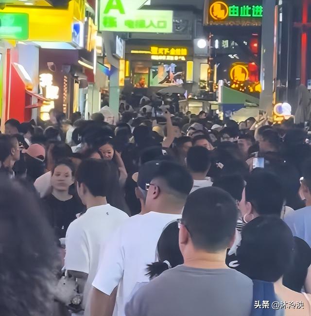 贵州已失守！全国游客哪里是来避暑，分明是攻占城邦，遍地都是人