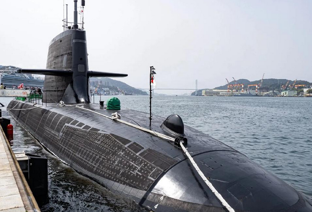 得寸进尺！“无核三原则”试探后	，高市不演了：不排除要核潜艇