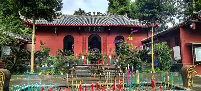 在水一方千佛崖