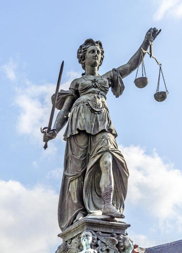 诈骗14亿，看到金条法拉利被拍卖，才懂王丽坤夫妇的生活有多奢靡