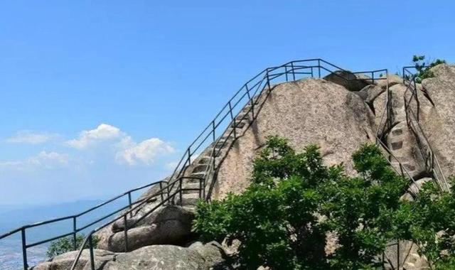 辽宁男子景区坠崖身亡后续，在场人：他坐上去脚没勾住！律师发声