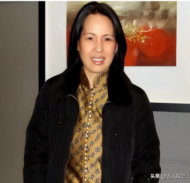 赖昌星妻子曾明娜现状，独居3000平老宅	，做饭弄花草活成人生赢家