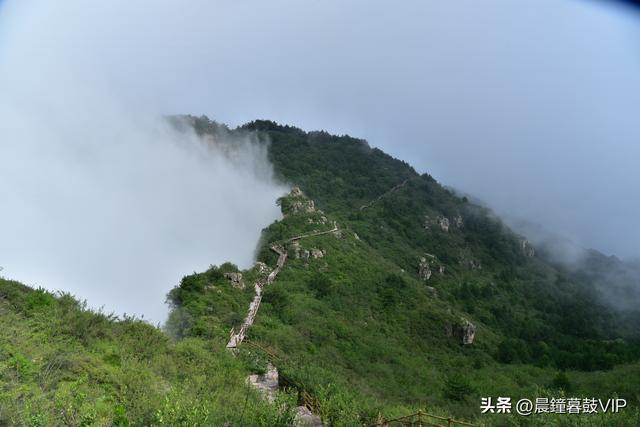 欧亚张家凹的奇峰和云海