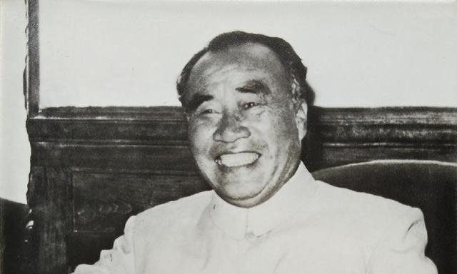 他是十大元帅之一，蒋介石称他是武圣，彭老总在他面前甘愿为将！