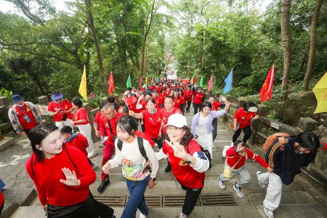 “史上最长”春节假期，微博智搜推荐您来万宁冲浪！