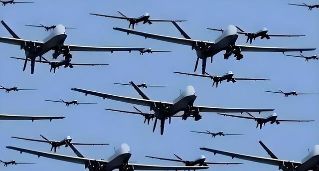 特朗普下令：开火！俄大规模空袭，中国武器亮相欧洲，美国很被动