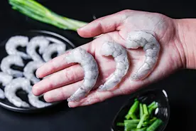 “与辉同行”因增重虾仁或赔2000万元 董宇辉曾称每月检测费超百万元图片