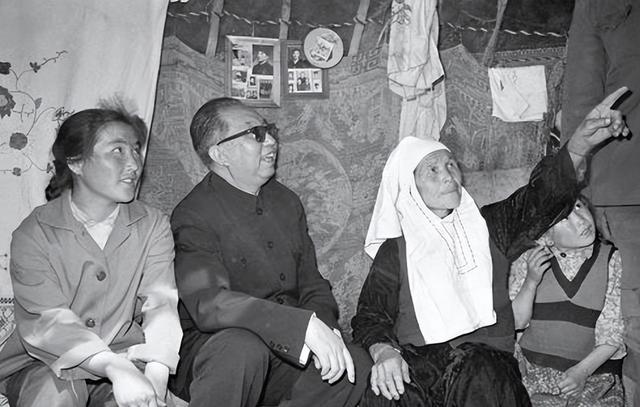 15岁入党，18岁和主席结婚，如今仍健在，却几乎不露面