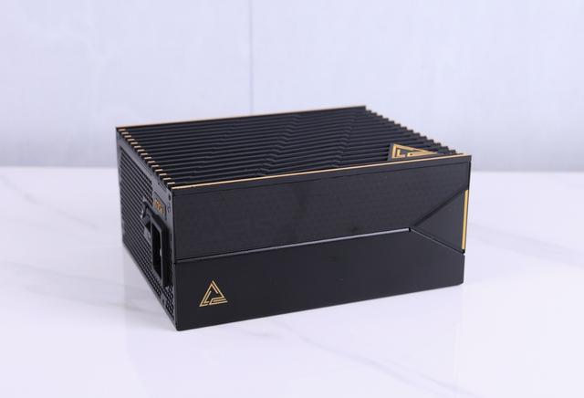 电源也有土豪金？微星MEG Ai1600T PCIE5旗舰电源上手体验
