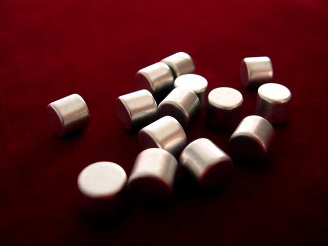 美国不担心稀土卡脖子了？一个华裔科学家，帮他们搞了无稀土磁铁