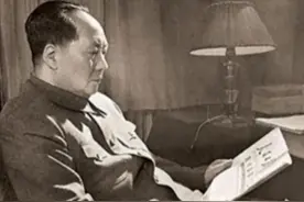 他是贺子珍的哥哥，主动放弃军衔甘当副省长，未授军衔却赢得民心图片