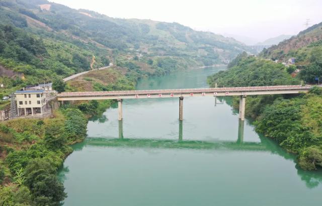 贞丰:九桥飞架跨天堑 大道通衢筑梦行