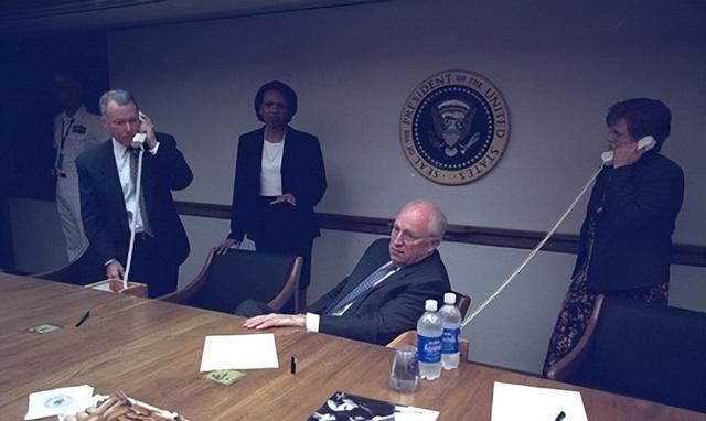 决裂至死？美前副总统离世，特朗普无动于衷，白宫降半旗敷衍了事