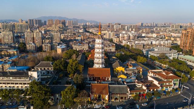 万里长江第一塔，千年古刹听潮声：安庆迎江寺探秘