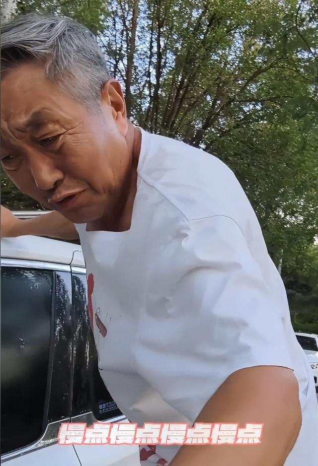 别作了！杜源住别墅开40万车，徒手洗车闪伤腰，只为省20块洗车钱