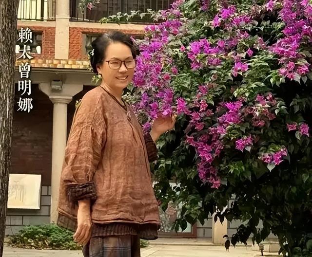 赖昌星妻子曾明娜现状	，独居3000平老宅，做饭弄花草活成人生赢家