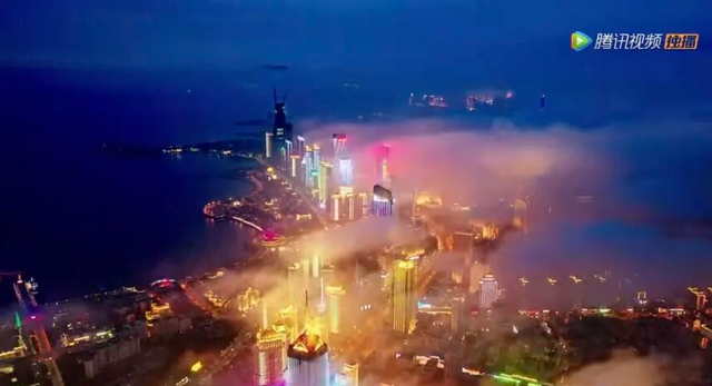 跟着影视游市南｜当青岛的百年红瓦，闯入悬疑剧《痕迹》的空镜