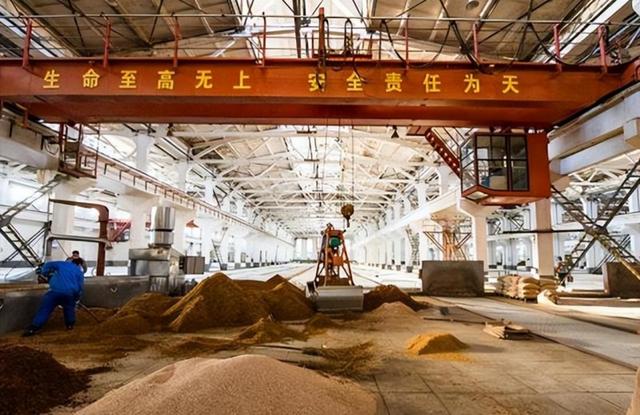 湖北3人到西安旅游，点了3碗泡馍一瓶酒，结账时震惊：没算错？