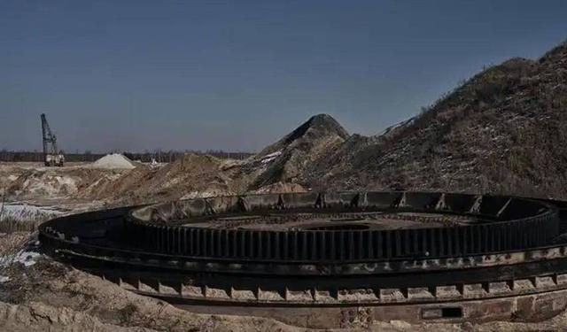 让美国战机飞不起来！中国的绝地反击，外媒：这比芯片更严重