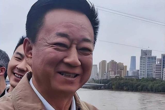 7年前那个诬告朱军“性骚扰”	，让朱军身败名裂的弦子，如今怎样