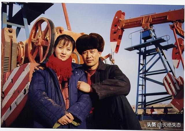 吃里扒外！定居美国13年，回国捞金惨遭“驱逐”，52岁活成了笑话