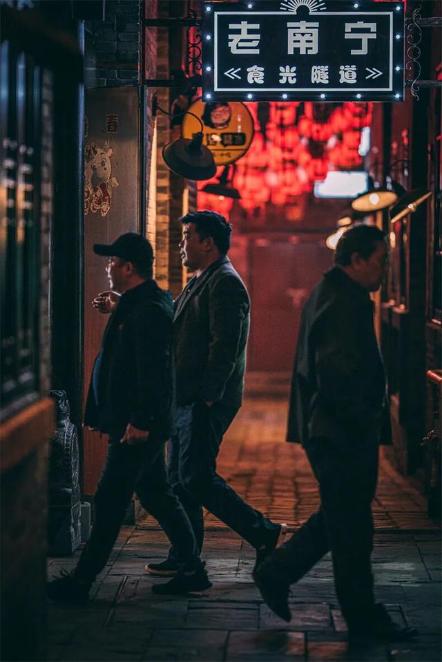 一半是安逸养老，一半是熬夜天堂！这座城冬天有鲜花，凌晨有人潮