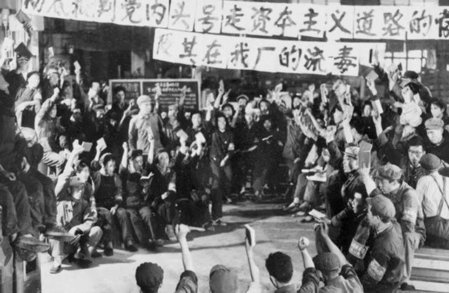 他37岁担任甘肃省委书记，40岁被开除党籍，44岁被撤销一切职务
