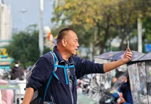 安徽53岁男子徒步1500公里，耗时49天，从深圳走回安徽老家